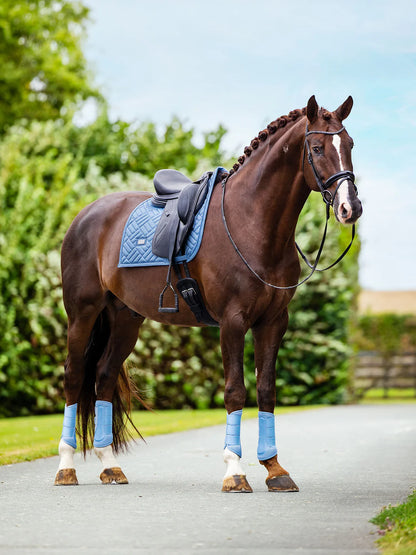Equestrian Stockholm - SS26 Midsummer Blue - Dressursatteldecke Modern