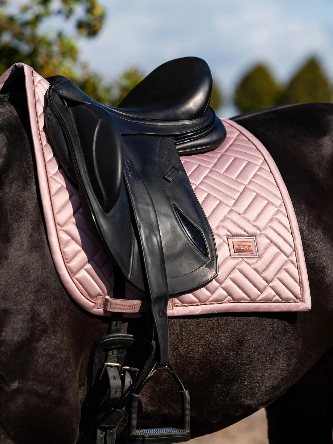 Equestrian Stockholm - SS26 Midsummer Blush - Tapis de selle de dressage Modern dressuurzadeldek