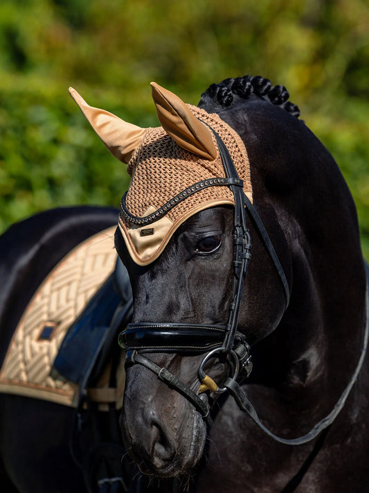 Equestrian Stockholm - SS26 Midsummer Glow - Ear Bonnet Modern Fliegenmütze