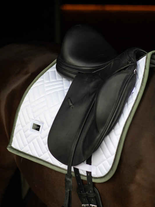 S0001 - Equestrian Stockholm ES Modern white Striking valley dressage blanket COB (New)