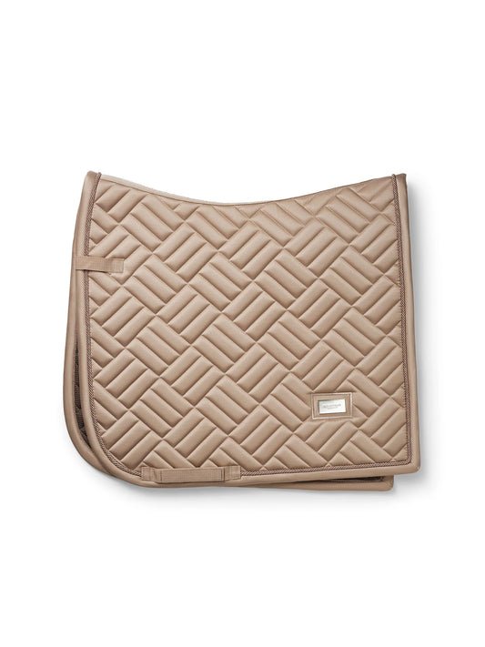 Equestrian Stockholm - SS26 Sand - Dressage Saddle Pad Modernes Dressurschabracke