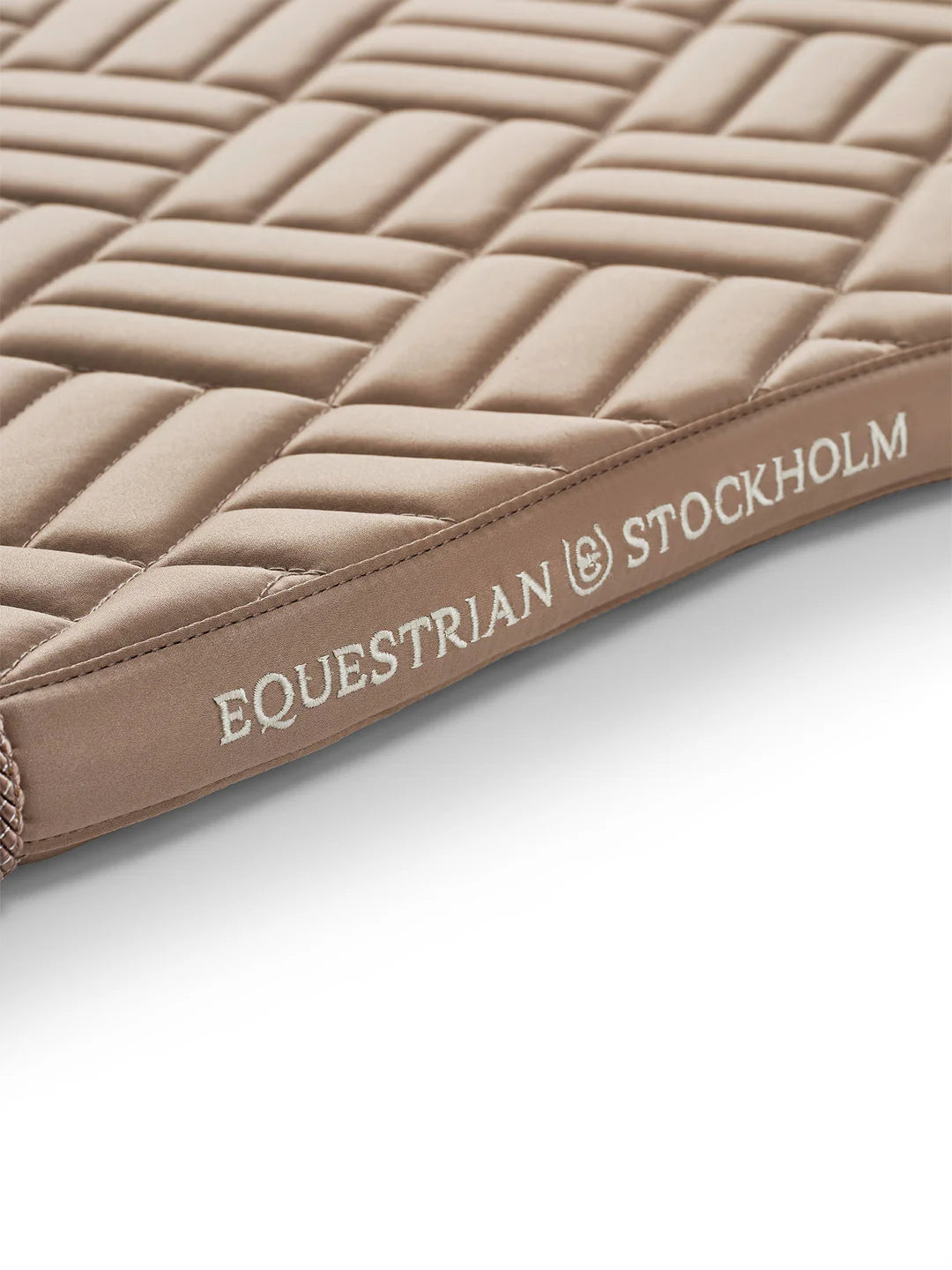 Equestrian Stockholm - SS26 Sand - Springsatteldecke Modern