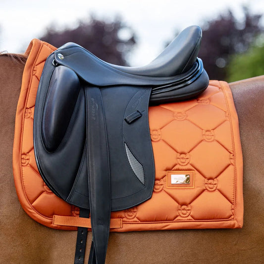 Equestrian Stockholm - FW26 Chestnut - Dressage Saddle Pad Satin dressuurzadeldek
