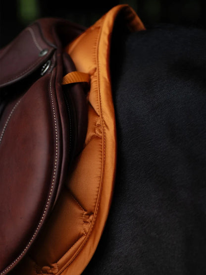 Equestrian Stockholm - FW26 Chestnut - Jump Saddle Pad Satin springzadeldek