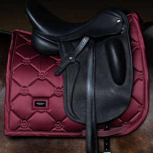 Equestrian Stockholm - FW26 Merlot - Dressage Saddle Pad Satin dressuurzadeldek