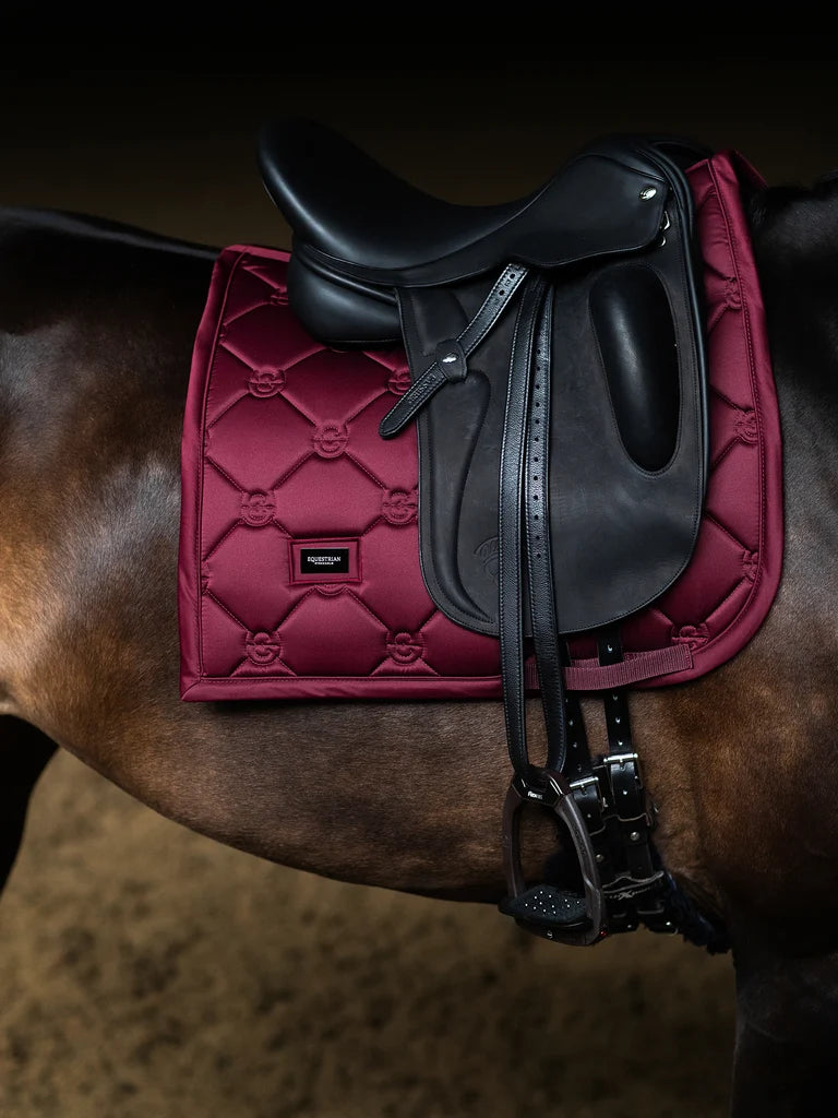 Equestrian Stockholm - FW26 Merlot - Dressage Saddle Pad Satin dressuurzadeldek