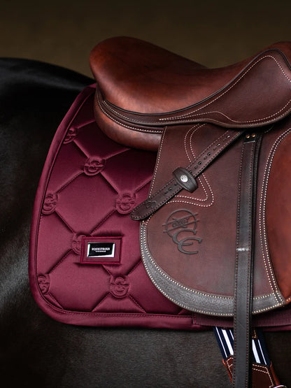 Equestrian Stockholm - FW26 Merlot - Jump Saddle Pad Satin springzadeldek
