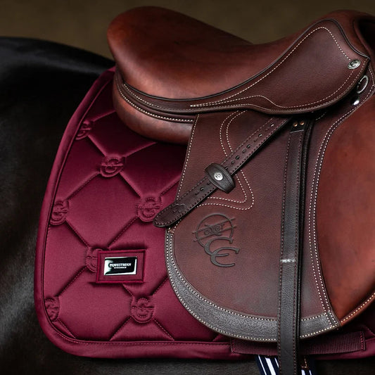 Equestrian Stockholm - FW26 Merlot - Jump Saddle Pad Satin springzadeldek