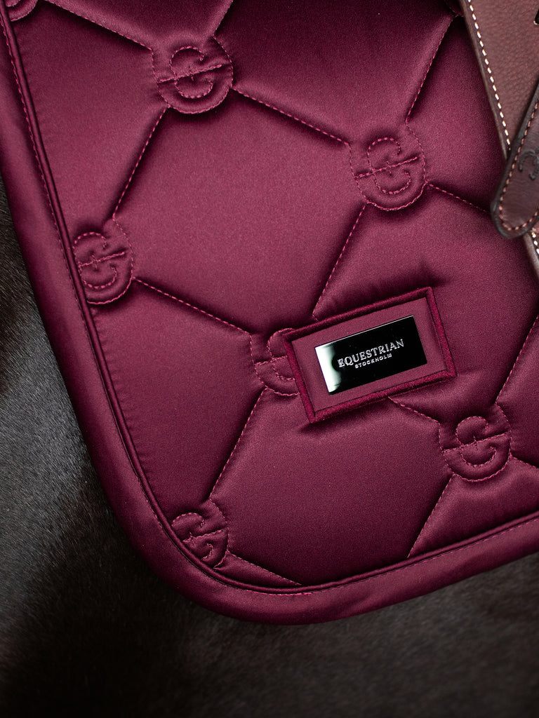 Equestrian Stockholm - FW26 Merlot - Jump Saddle Pad Satin springzadeldek