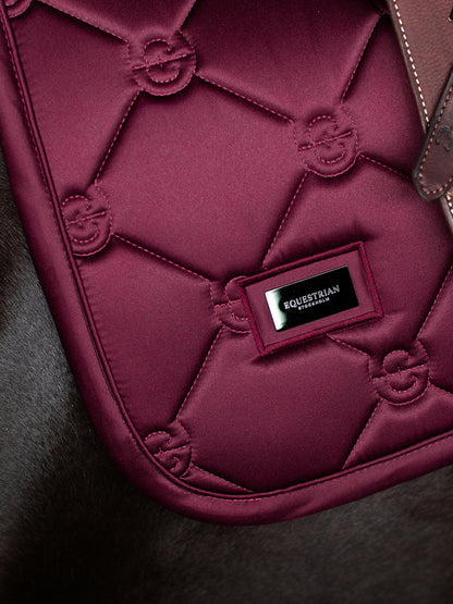 Equestrian Stockholm - FW26 Merlot - Jump Saddle Pad Satin springzadeldek