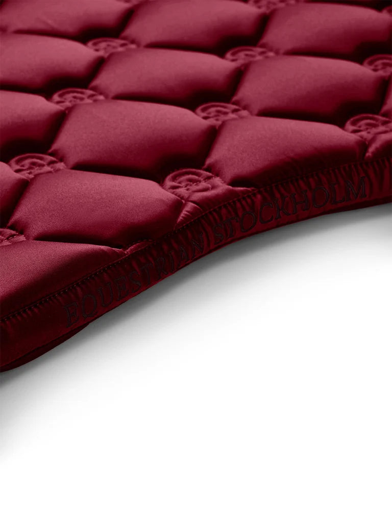 Equestrian Stockholm - FW26 Merlot - Jump Saddle Pad Satin springzadeldek