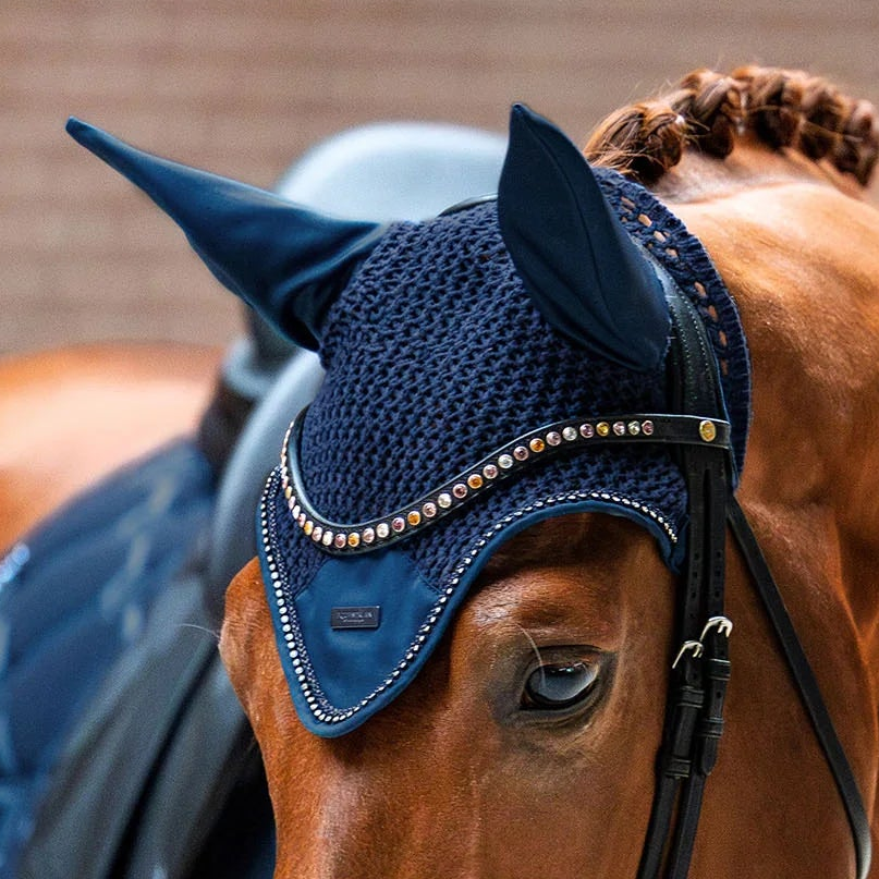 Equestrian Stockholm - FW26 Blue Meadow - Crystal Modern Ear Bonnet oornetje