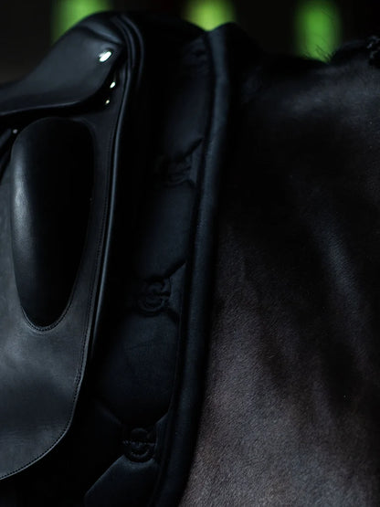 Equestrian Stockholm - FW26 Black - Dressage Saddle Pad Velvet dressuurzadeldek