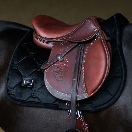 Equestrian Stockholm - FW26 Black - Jump Saddle Pad Velvet springzadeldek