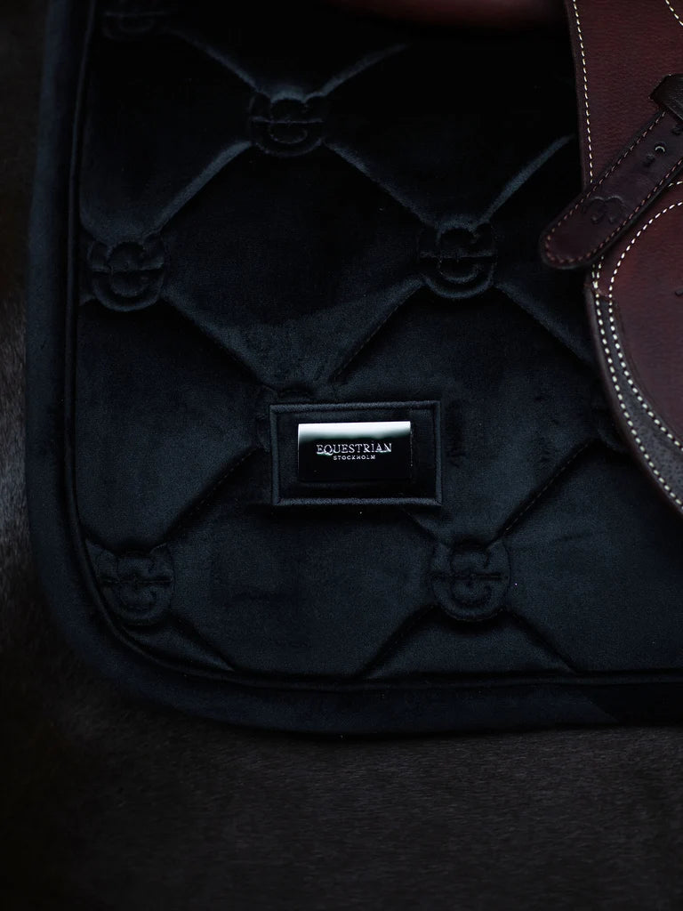 Equestrian Stockholm - FW26 Black - Jump Saddle Pad Velvet springzadeldek