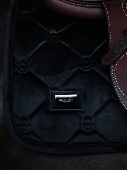 Equestrian Stockholm - FW26 Black - Jump Saddle Pad Velvet springzadeldek