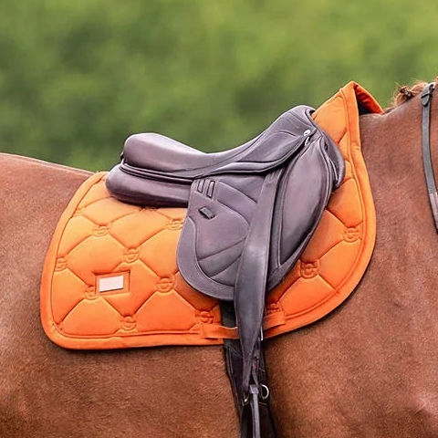 Equestrian Stockholm - FW26 Chestnut - Jump Saddle Pad Velvet springzadeldek
