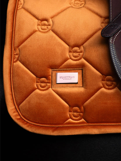 Equestrian Stockholm - FW26 Chestnut - Jump Saddle Pad Velvet springzadeldek