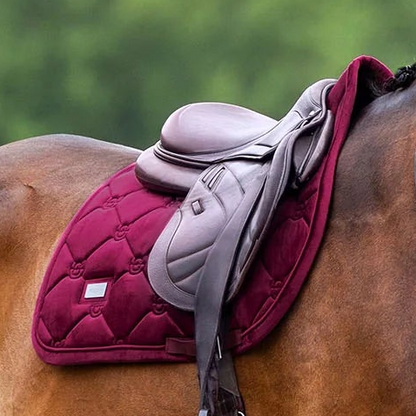 Equestrian Stockholm - FW26 Merlot - Jump Saddle Pad Velvet springzadeldek