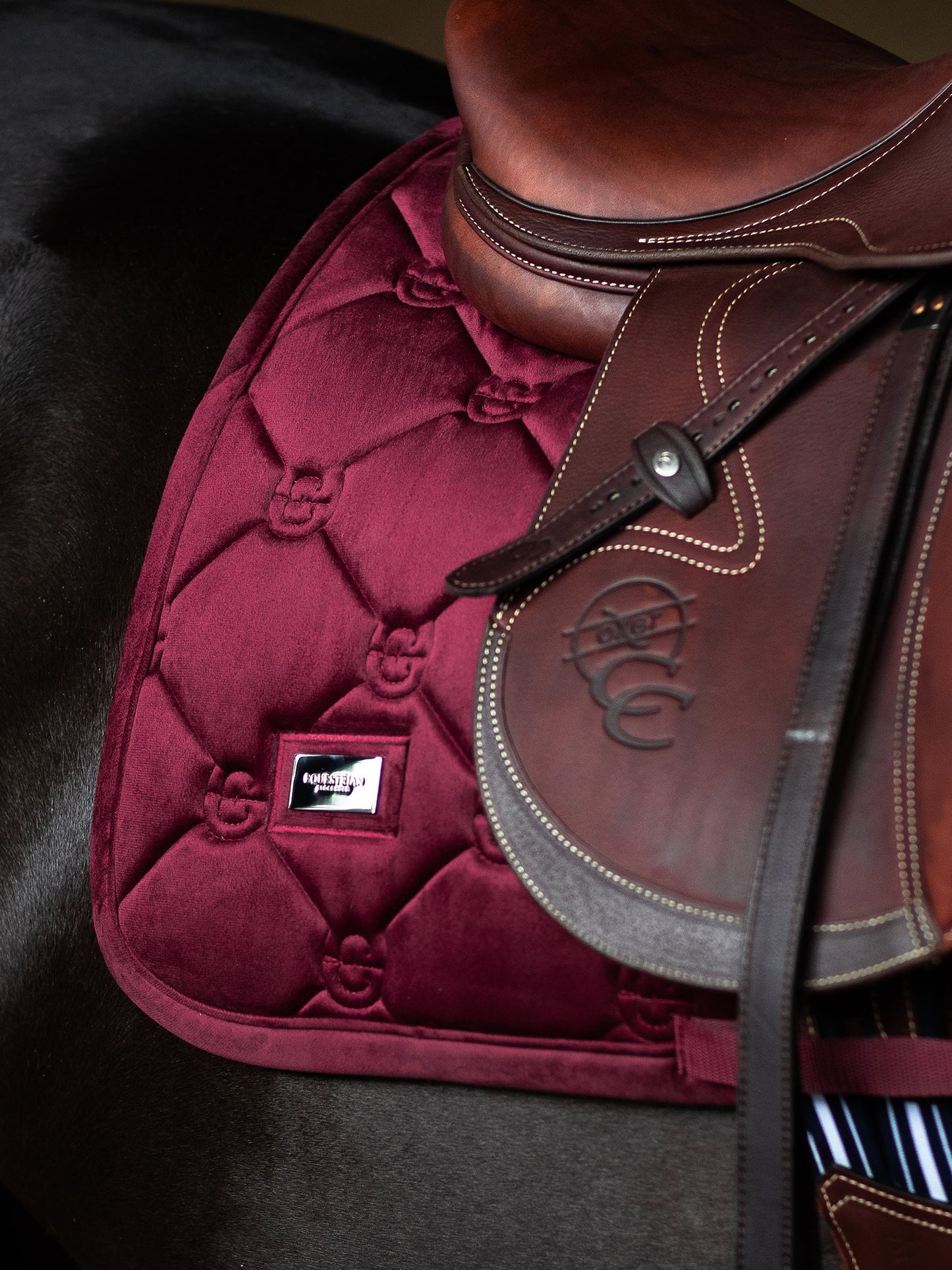Equestrian Stockholm - FW26 Merlot - Jump Saddle Pad Velvet springzadeldek