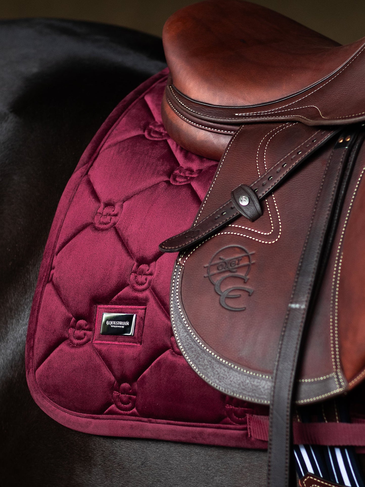 Equestrian Stockholm - FW26 Merlot - Jump Saddle Pad Velvet springzadeldek