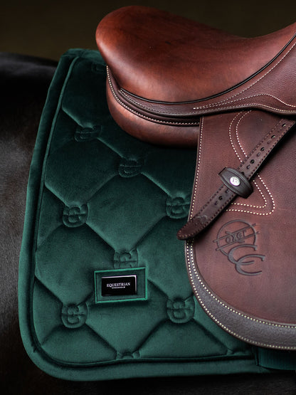 Equestrian Stockholm - FW26 Sycamore Green - Jump Saddle Pad Velvet springzadeldek