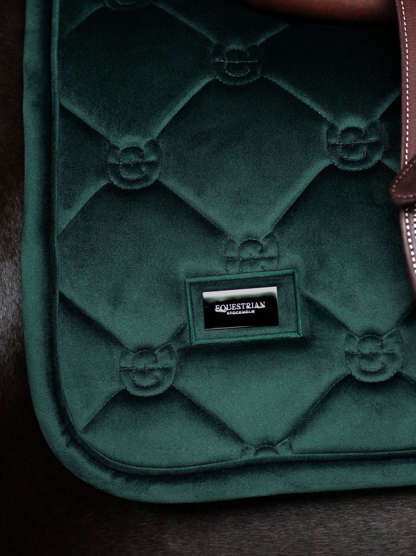 Equestrian Stockholm - FW26 Sycamore Green - Jump Saddle Pad Velvet springzadeldek