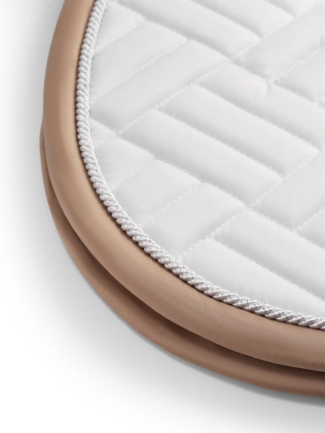 Equestrian Stockholm - SS26 Sand White - Jump Saddle Pad Moderne Springsatteldecke
