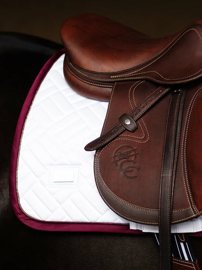 Equestrian Stockholm - FW26 White Merlot - Jump Saddle Pad Modern springzadeldek