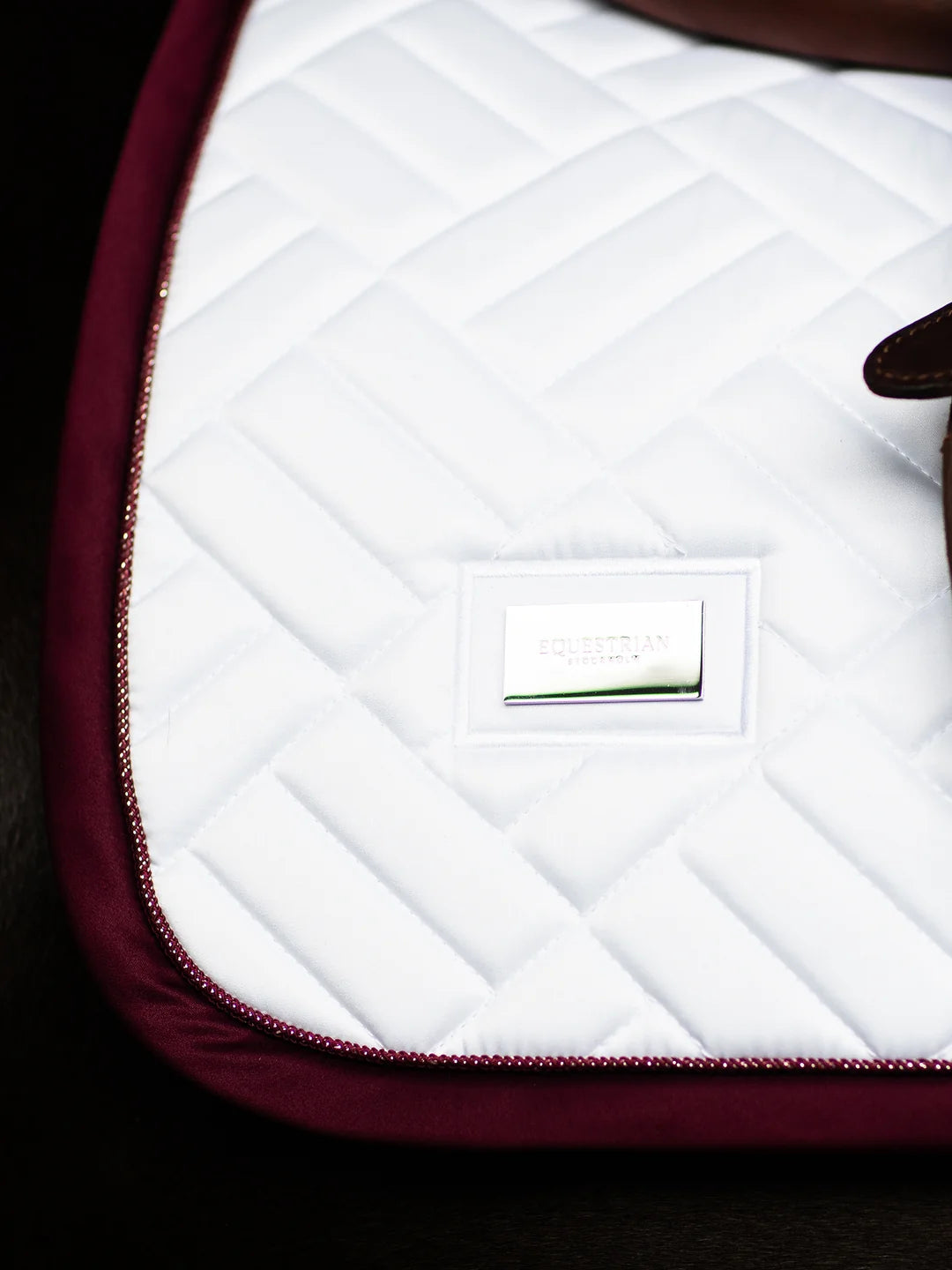 Equestrian Stockholm - FW26 White Merlot - Jump Saddle Pad Modern springzadeldek
