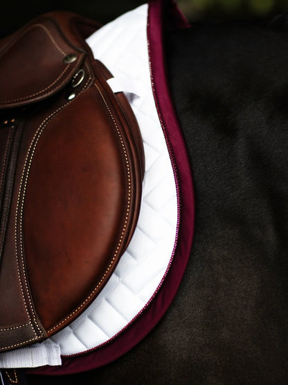 Equestrian Stockholm - FW26 White Merlot - Jump Saddle Pad Modern springzadeldek