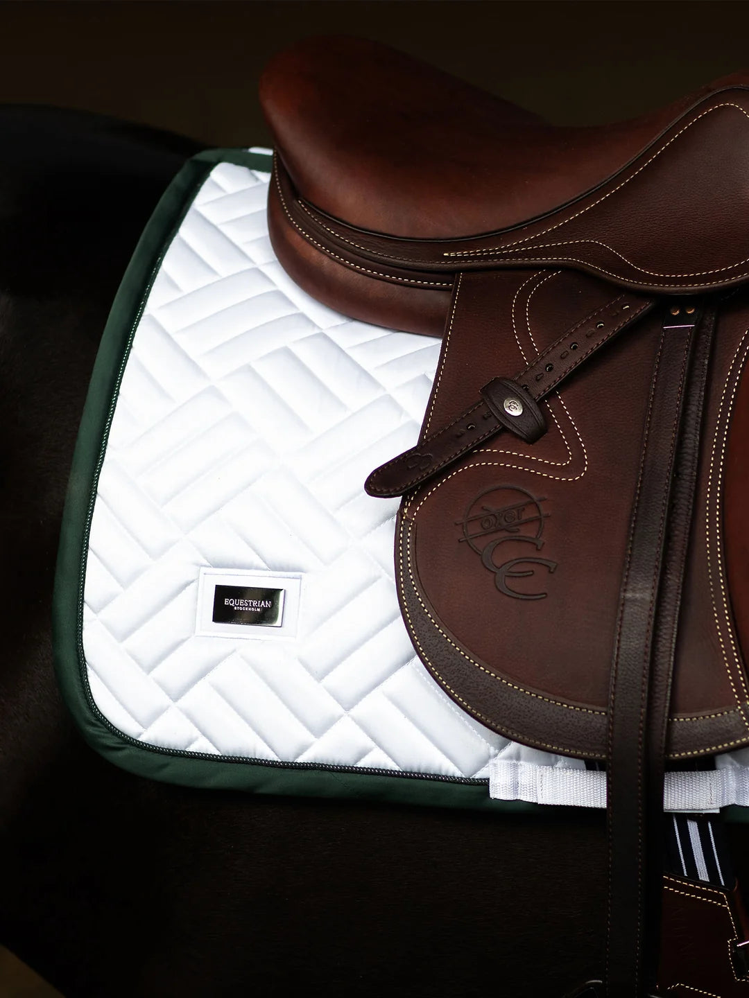 Equestrian Stockholm - FW26 White Sycamore Green - Jump Saddle Pad Modern springzadeldek