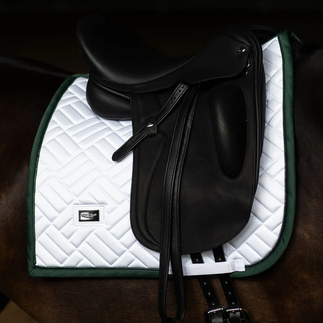 Equestrian Stockholm - FW26 White Sycamore Green - Dressage Saddle Pad Modern dressuurzadeldek