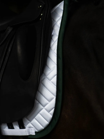 Equestrian Stockholm - FW26 White Sycamore Green - Dressage Saddle Pad Modern dressuurzadeldek