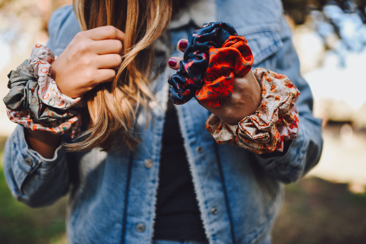 Tirzah Lane - Westernzadel Arena Bruin Scrunchie Cowgirl Haaraccessoire