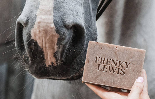 Frenky Lewis - Natuurlijke Paardenshampoo bar Honey & Care