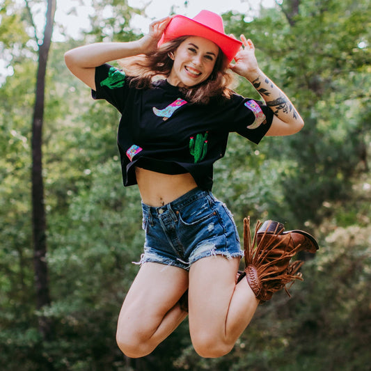 Merigold Kiss - Crop T-shirt met cactuslaarzen en pailletten