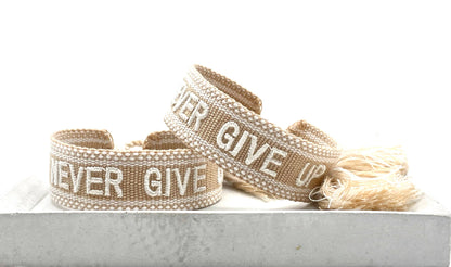 Parsley & Pepper - Never Give Up armband beige