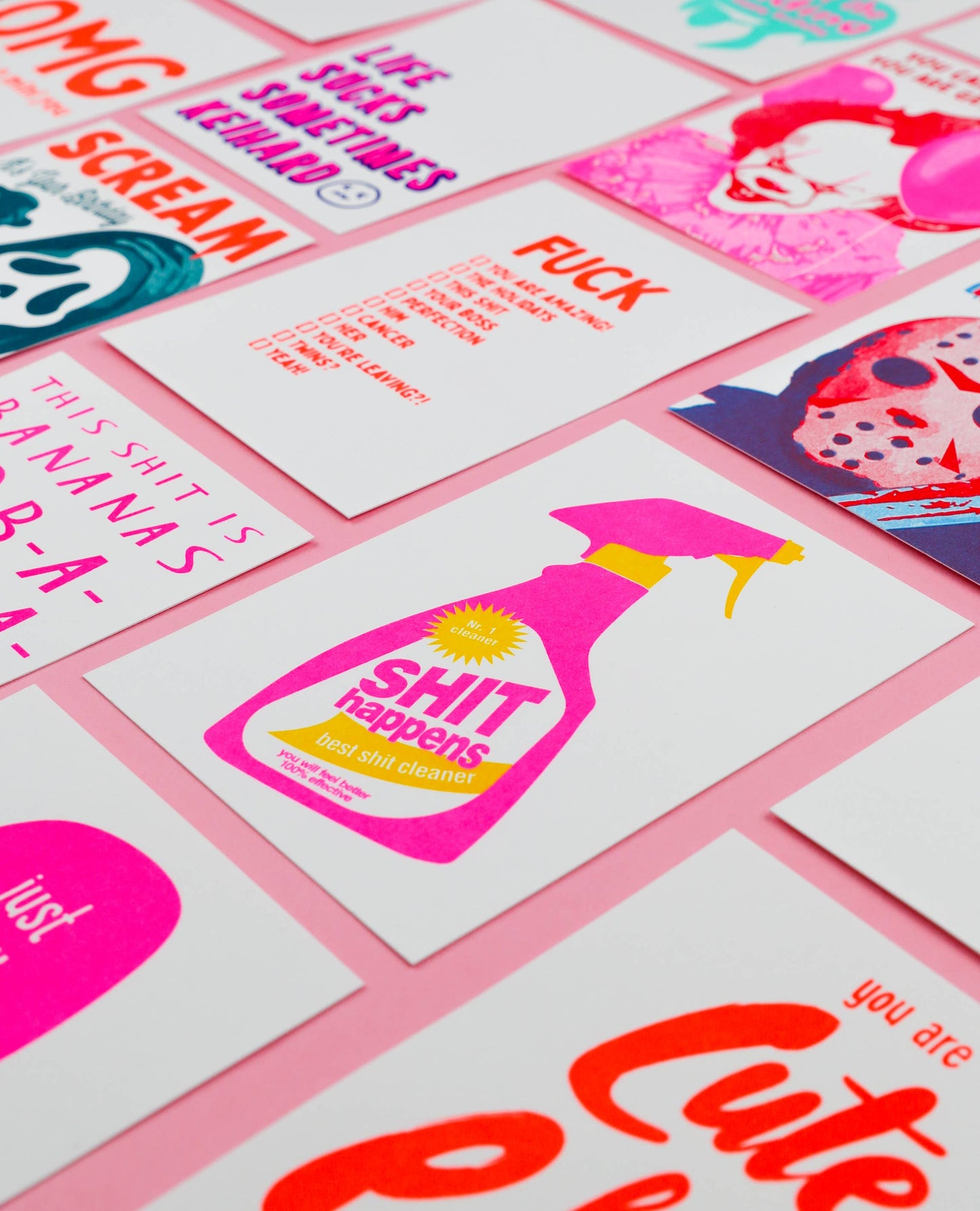 Studio Inktvis - Shit Happens Reinigingsspuitfles Risograph Postkaart