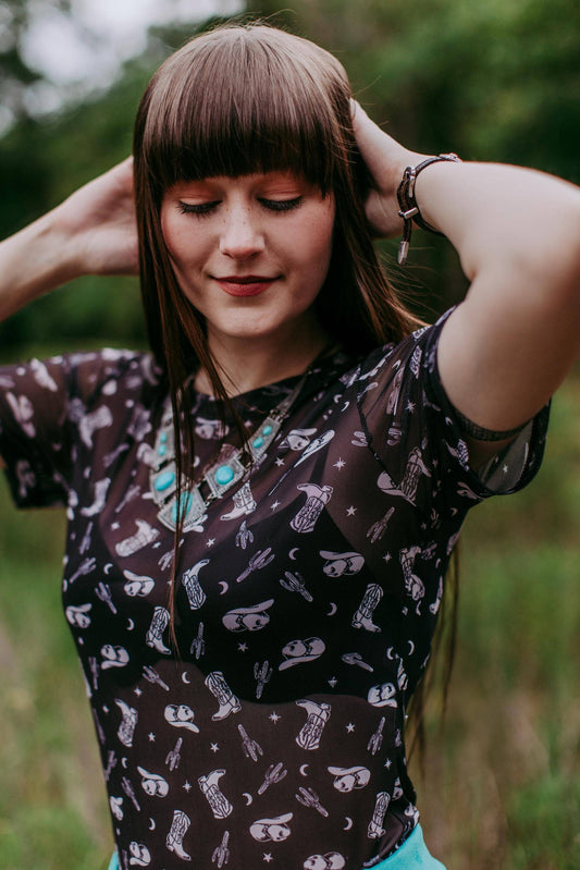 Merigold Kiss - Black Hills mesh top zwart