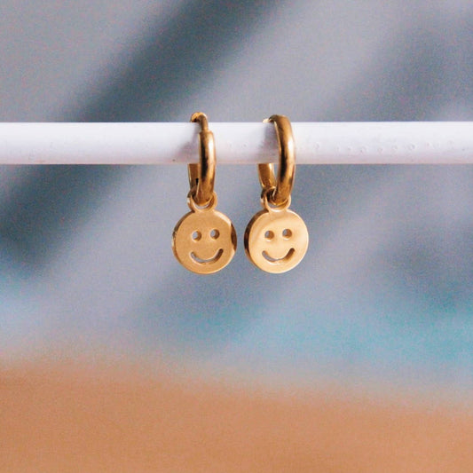 Bazou - Roestvrijstalen hoepeloorbellen met smiley goud