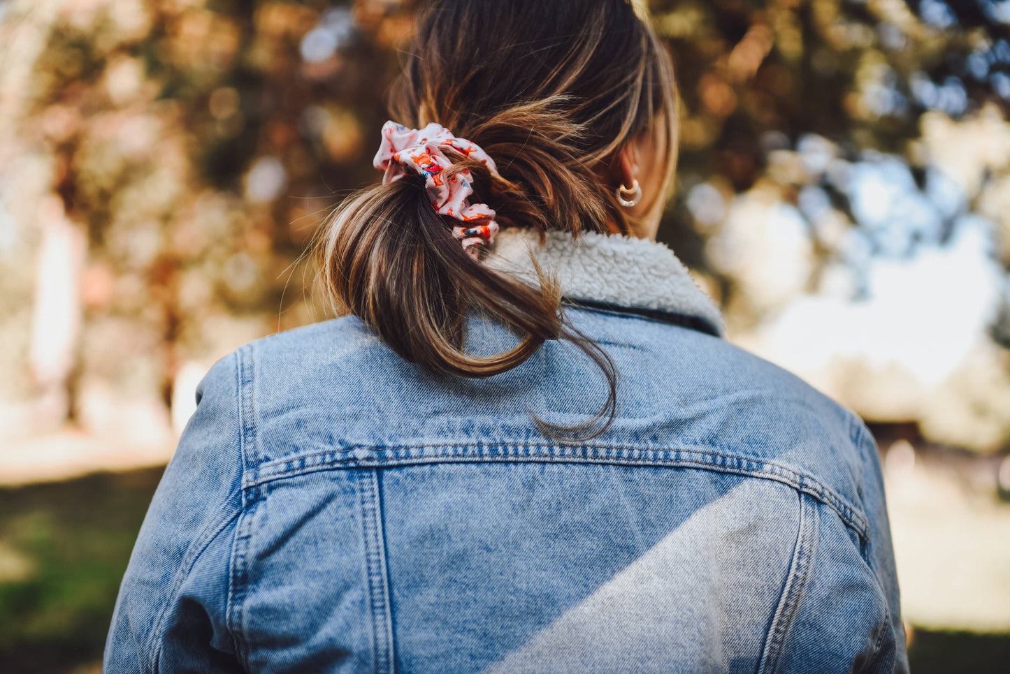 Tirzah Lane - Brunette Cowgirl en Paard Scrunchie Cowgirl Haaraccessoire