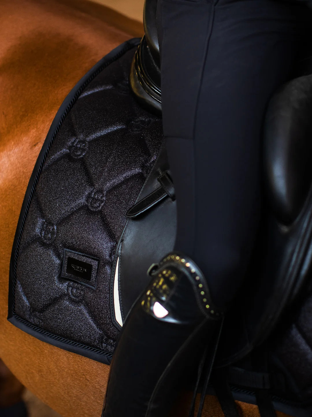 Equestrian Stockholm - Core Collection - All Black Glimmer Dressage Saddle Pad dressuurzadeldek