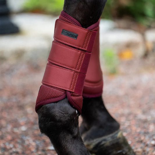 Equestrian Stockholm - Colección Core - Protectores de malla Bordeaux para cepillado