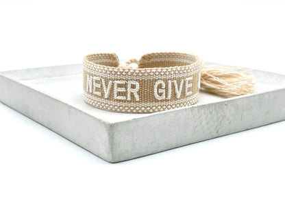 Parsley & Pepper - Never Give Up armband beige