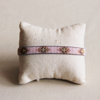 Bazou - Kraaltjes armband met aztek patroon nude/ cognac