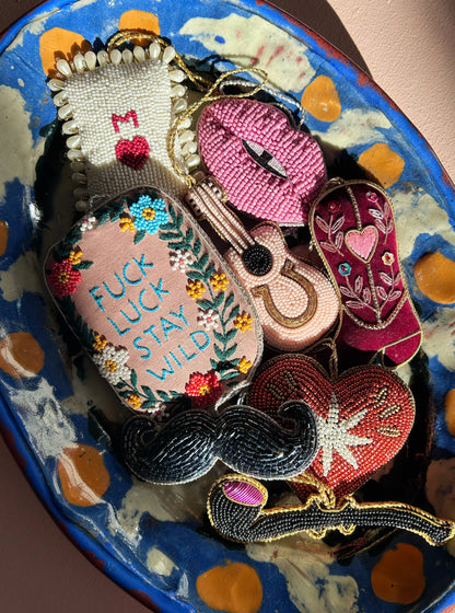 Tinytiny - Ornamento fatto a mano citazione cowboy Fuck Luck, Stay Wild