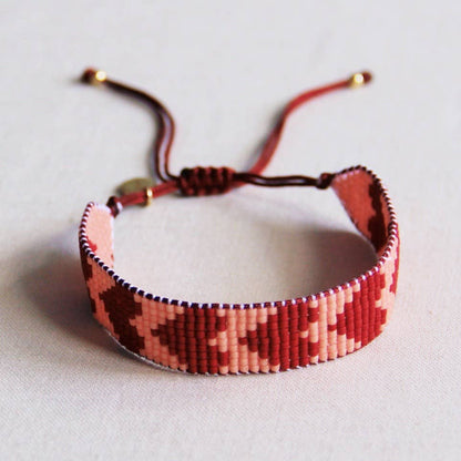 Bazou - Kraaltjes armband met hartjes bordeaux/ zalm