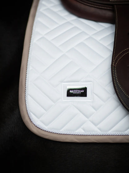 Equestrian Stockholm - SS26 Sand White - Spring-Satteldecke Modern