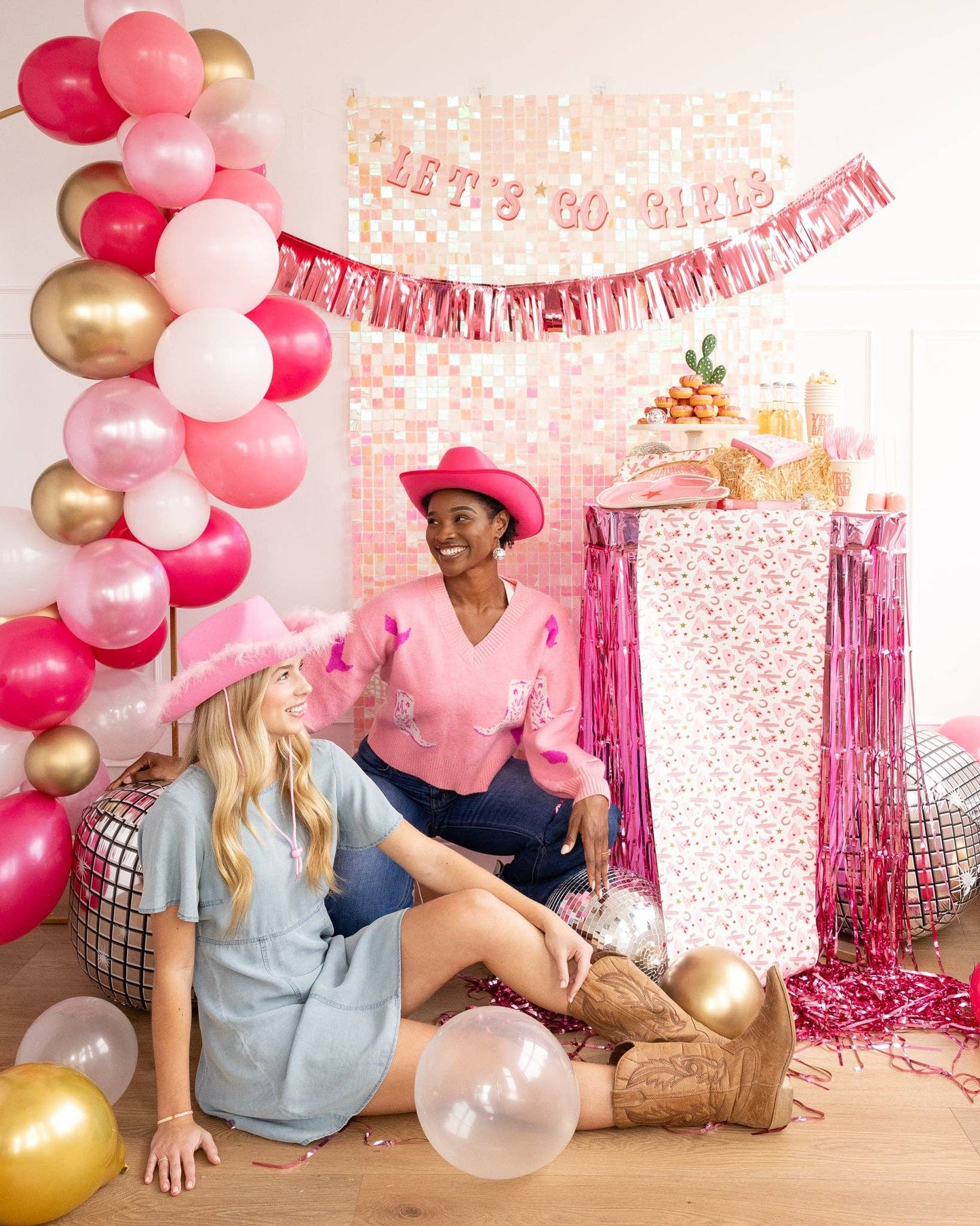 My Mind's Eye - Paper table runner with cowgirl country pattern